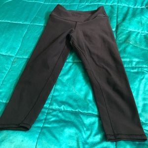 Nina B Rose black capris